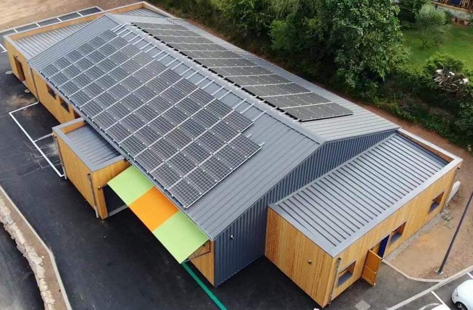 découvrez comment installer des panneaux solaires dans une école en île-de-france pour promouvoir l'énergie renouvelable et réduire les coûts énergétiques.