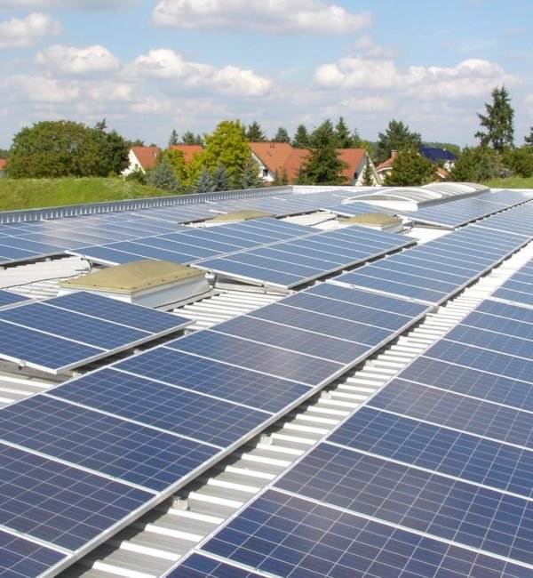 découvrez comment installer des panneaux solaires pour votre entrepôt en île-de-france et bénéficiez d'une énergie renouvelable, économique et respectueuse de l'environnement.