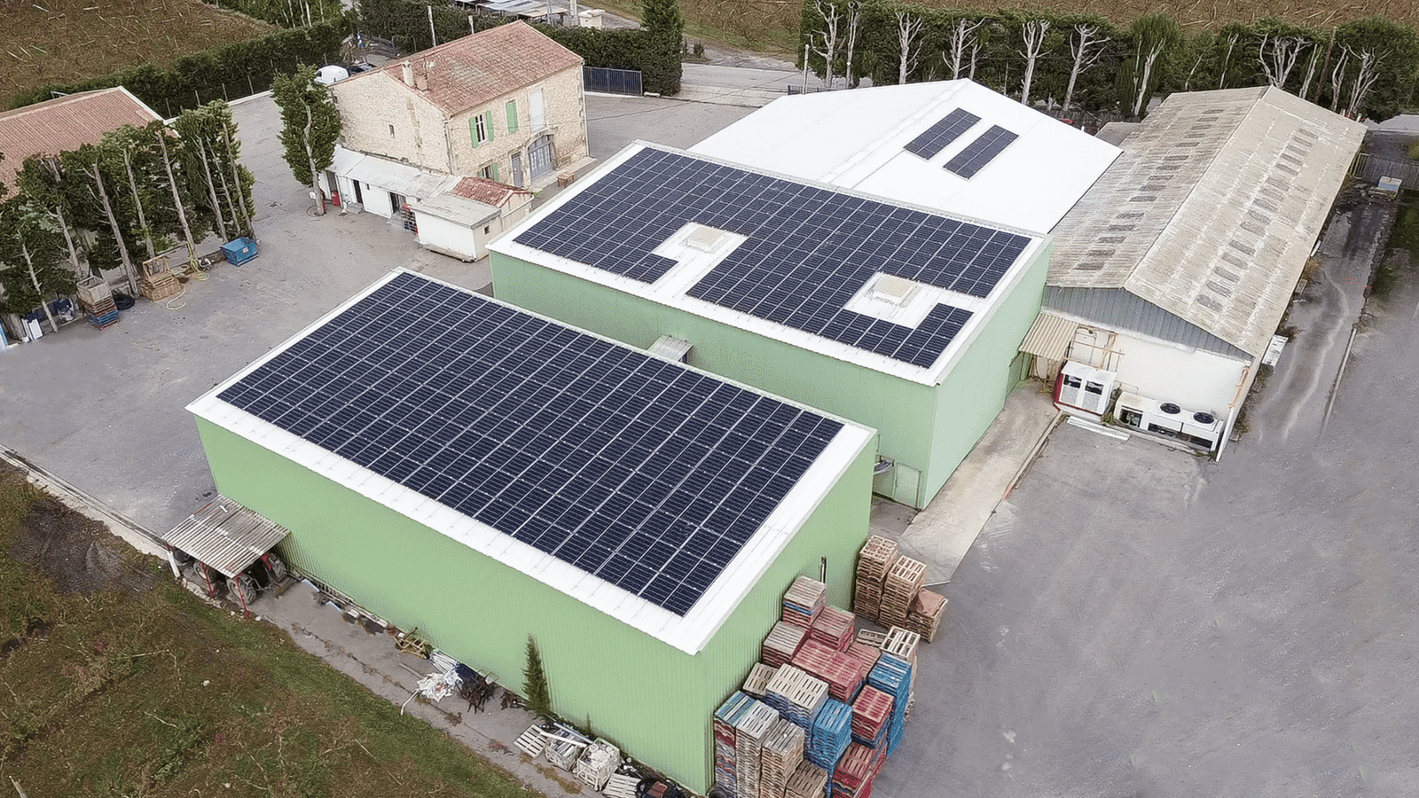découvrez les avantages de l'autoconsommation solaire pour les usines en île-de-france, une solution écologique et économique pour optimiser votre énergie.