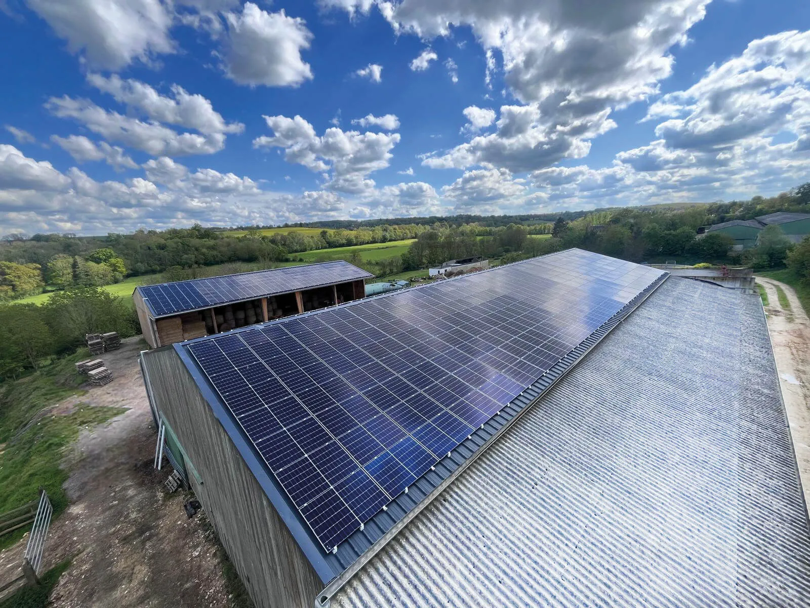 découvrez nos solutions de panneaux solaires pour entrepôts en île-de-france, optimisez votre consommation énergétique et réduisez vos coûts tout en respectant l'environnement.