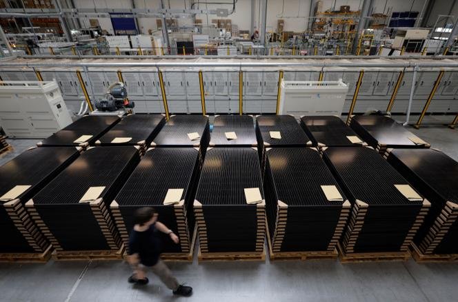 découvrez notre usine de puissance solaire en île-de-france, spécialisée dans la production et l'installation de solutions solaires innovantes et durables pour un avenir énergétique propre.